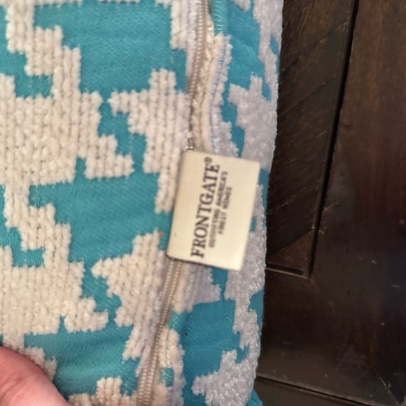 Frontgate Turquoise and White outdoor Accent Pillow Set - Picture 3 of 9